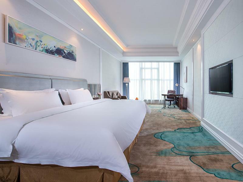 Vienna International Hotel Guangdong Puning Sqaure Eksteriør bilde
